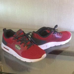 CAPTAIN MARVEL BOYS RED SNEAKERS